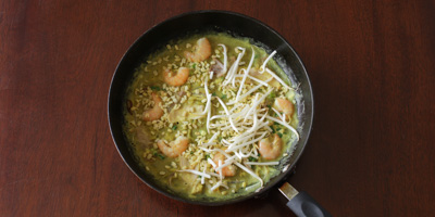 added bean sprouts and mung bean to pan