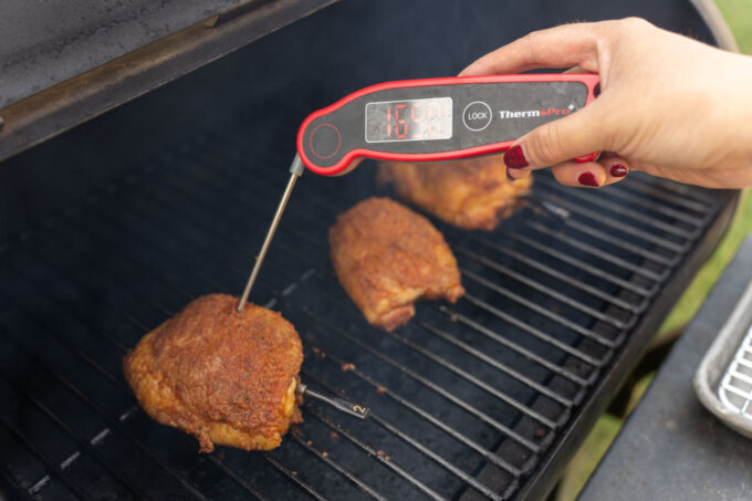 measuring chicken thigh temp with instant read thermometer