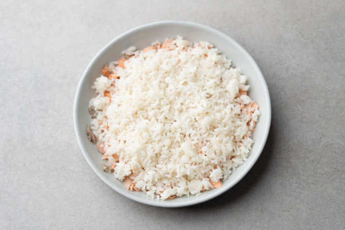 adding rice to salmon bowl