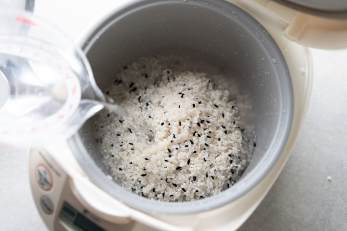 adding water to korean purple rice pot