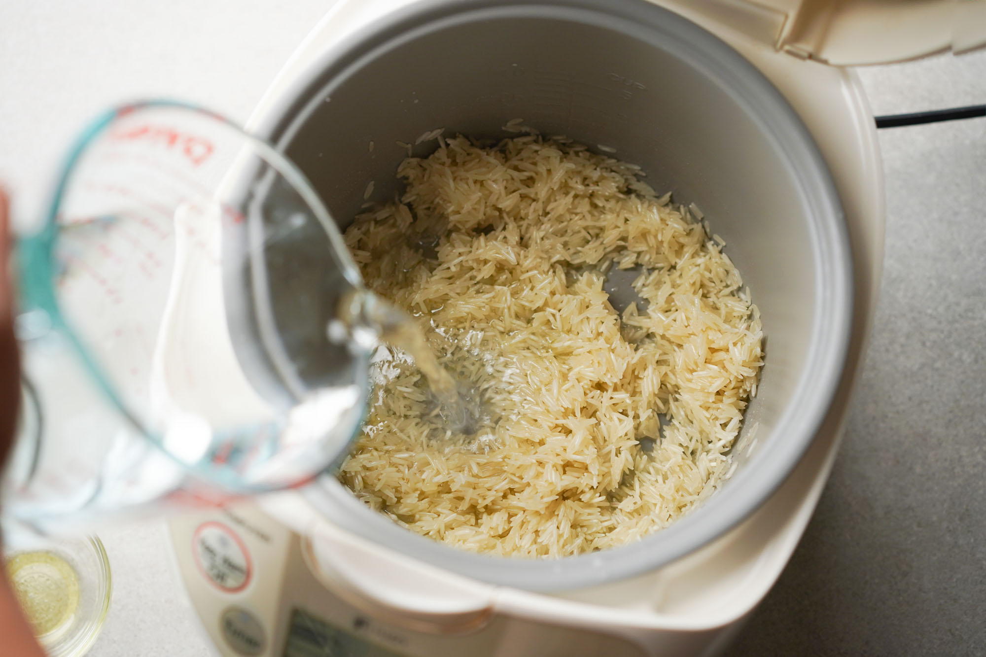 How To Cook Rice in a Rice Cooker - Hungry Huy