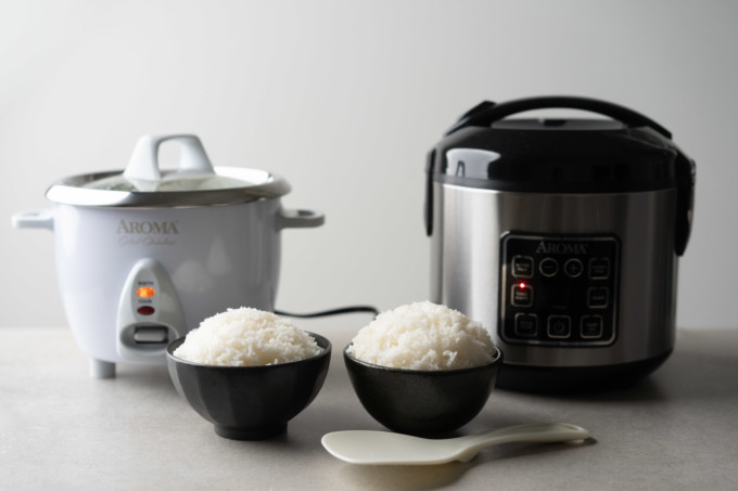 Aroma rice cookers with cooked rice bowls