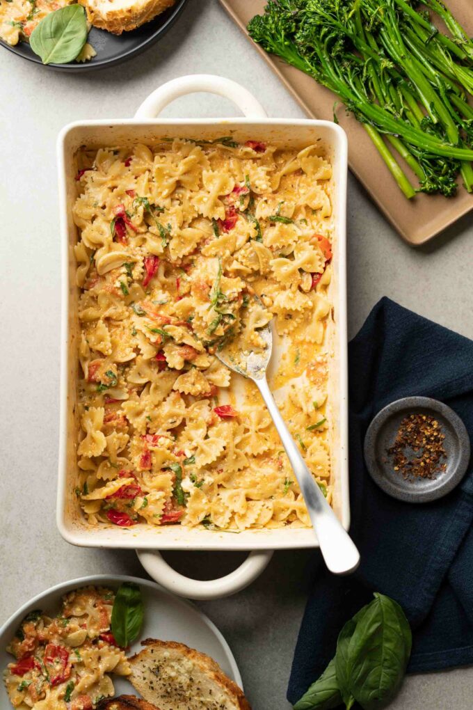 tiktok pasta with tomatoes and feta