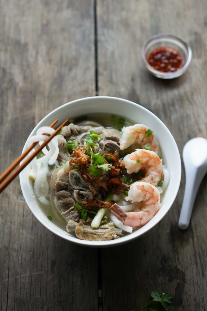 close view of lifting banh canh noodles in soup