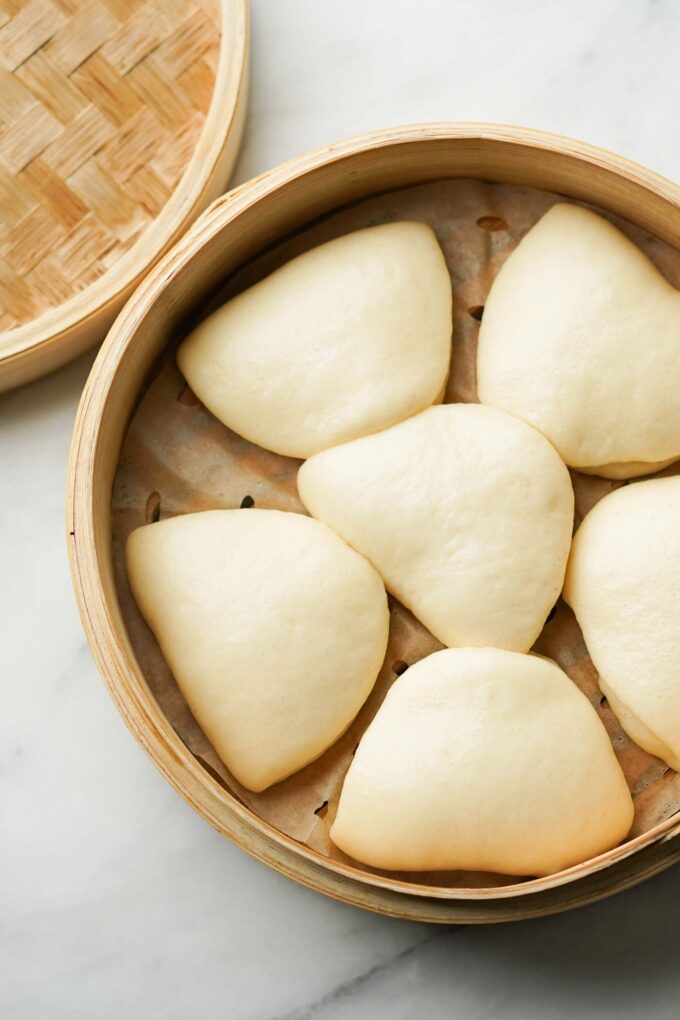 steamed bao buns in bamboo steamer