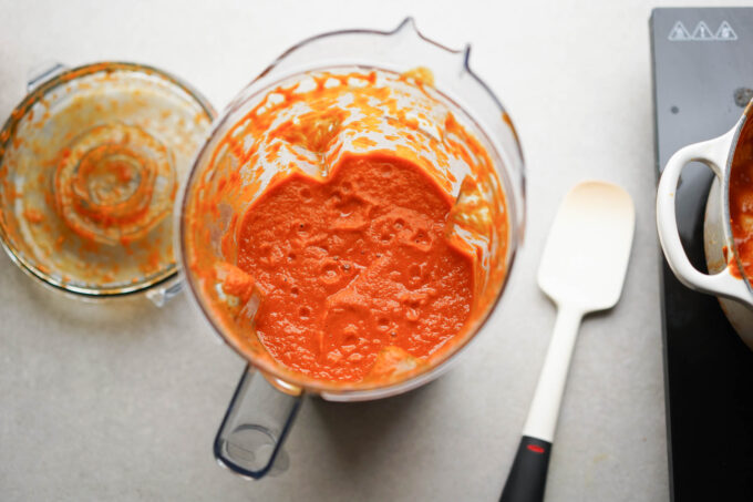 butter chicken sauce in a blender