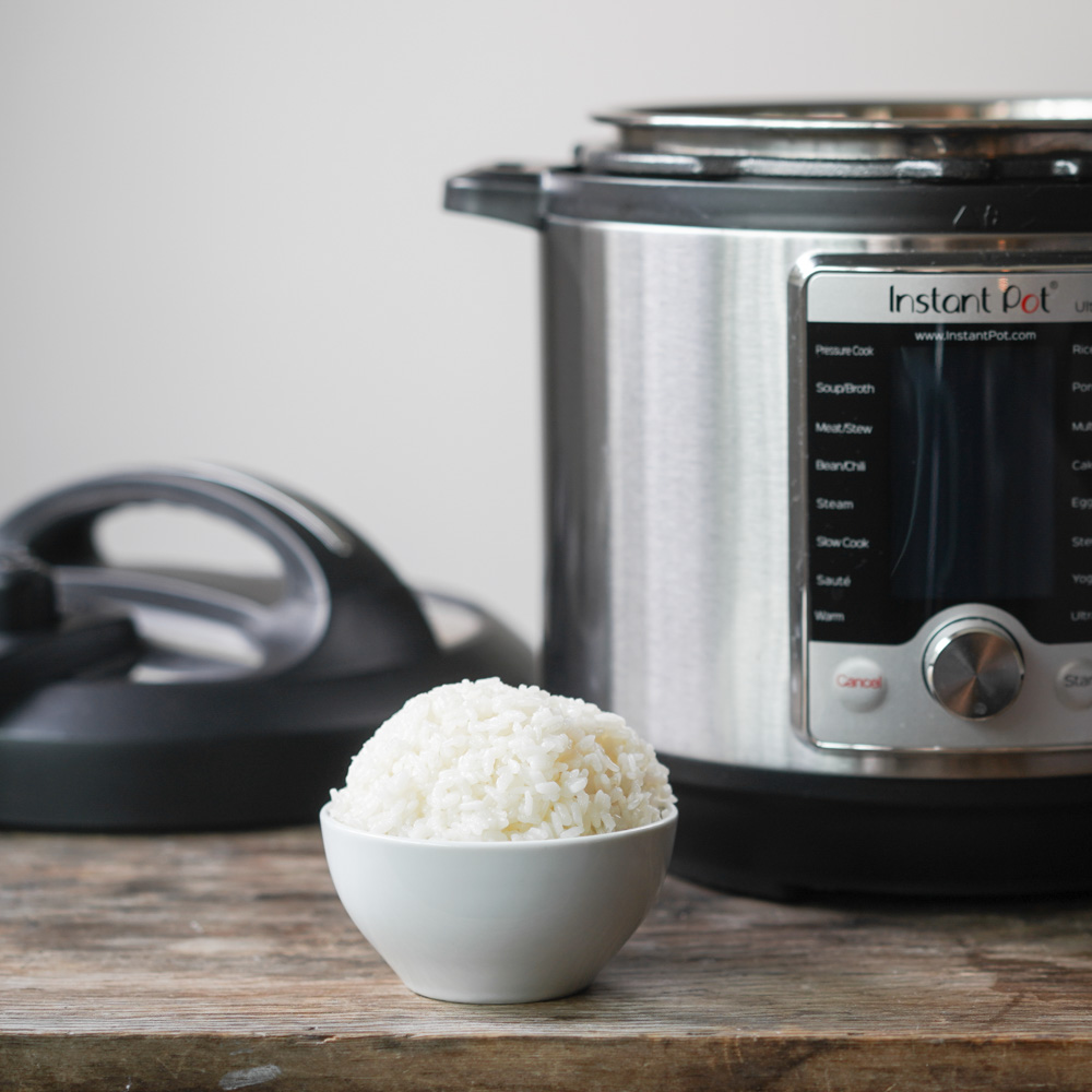 How To Cook Rice in a Rice Cooker - Hungry Huy