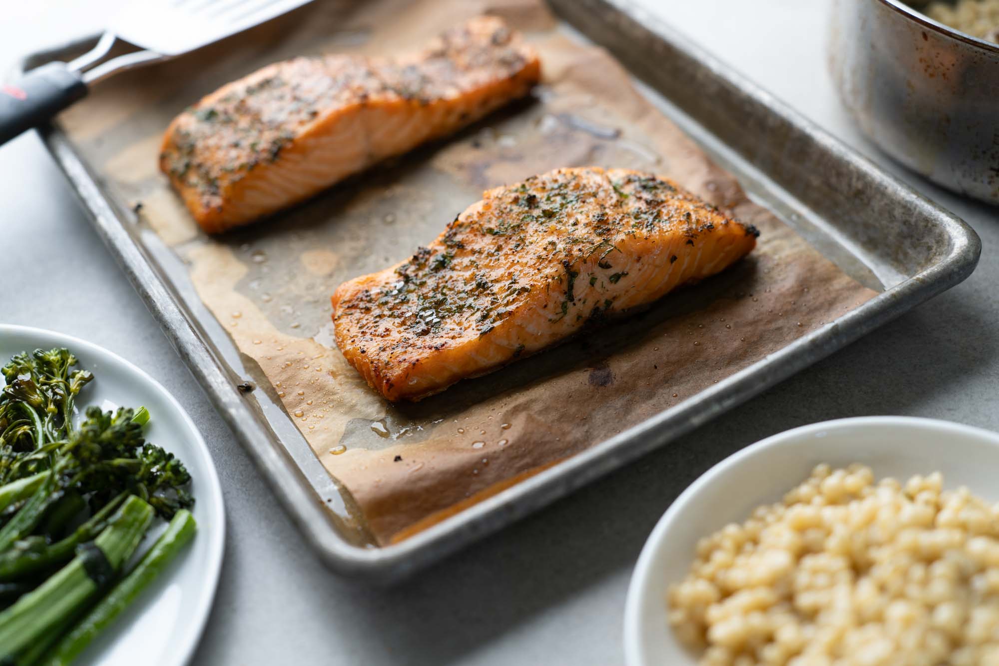 Broiled Salmon Filets Recipe (Quick & Easy!) - Hungry Huy