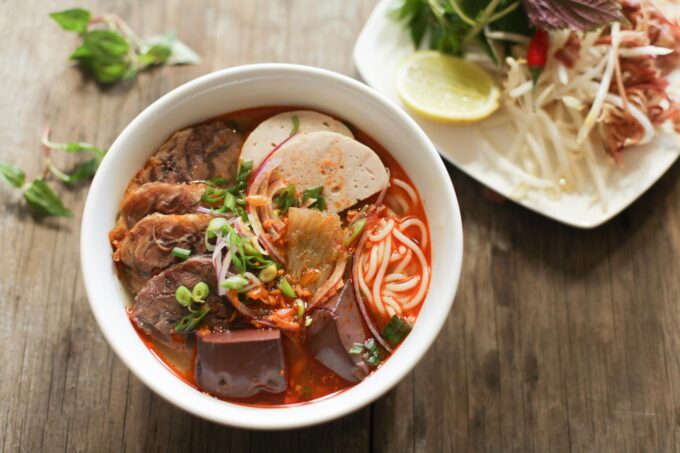 bowl of bun bo hue