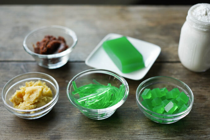 soaking mung beans in a jar