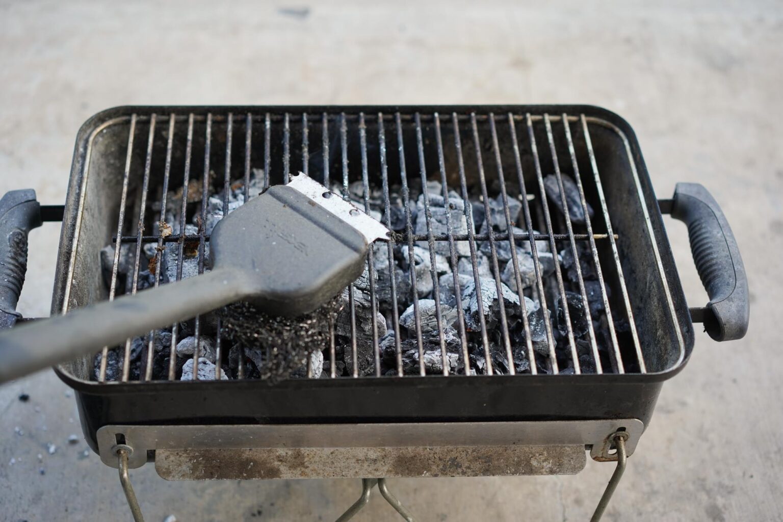 How to Start a Charcoal Grill (Without Lighter Fluid!) Hungry Huy