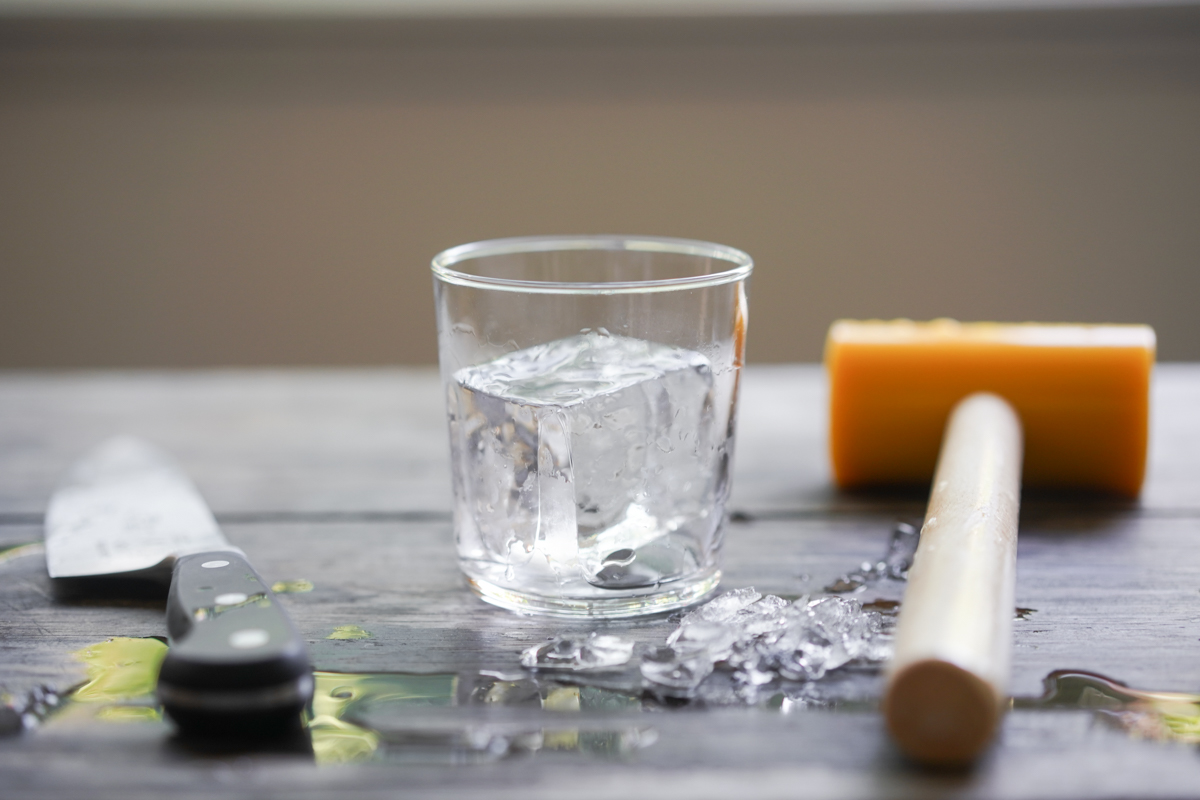 How to Make Crystal Clear Ice Cubes & Balls - Hungry Huy