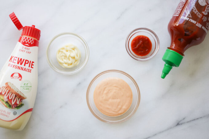 ramekins of sriracha and mayo