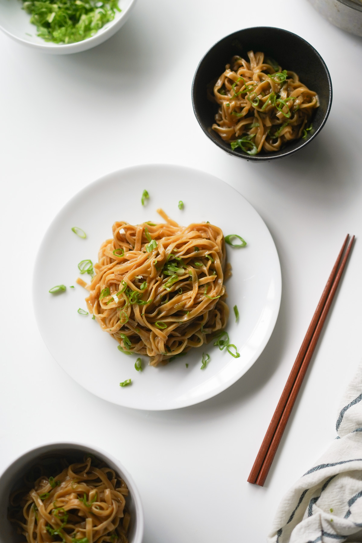 Asian Garlic Noodles Recipe (Buttery, Garlicky & Fast!) - Hungry Huy