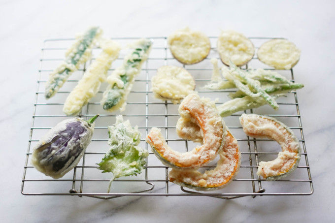 cooling rack with fried vegetable tempura