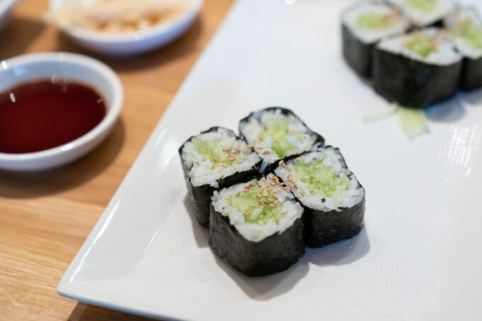 maki concombre / rouleaux coupés