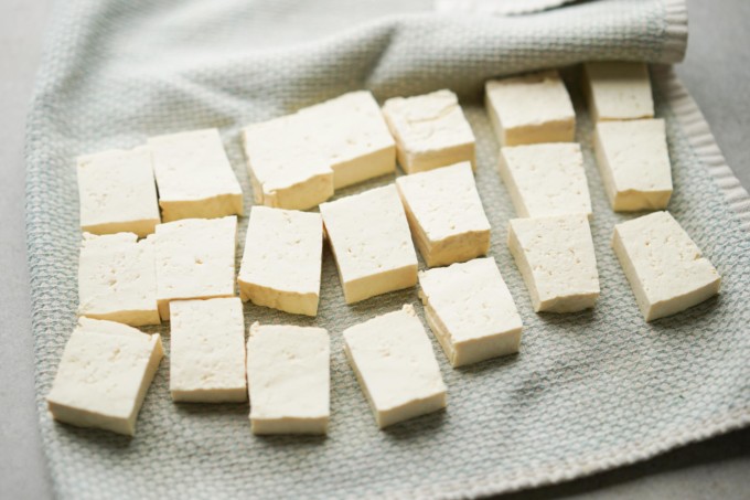 cut tofu on kitchen towel