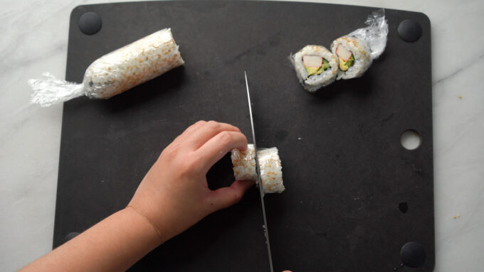 cutting california roll