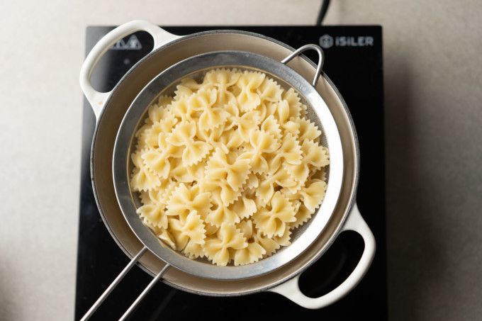 cooked bowtie pasta