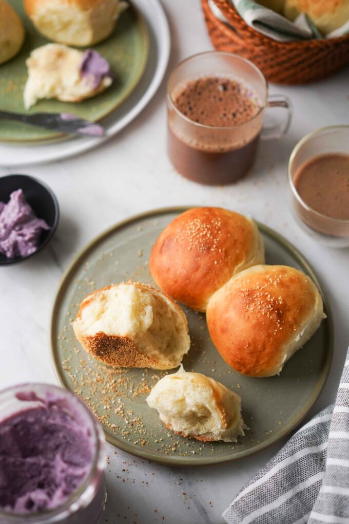 filipino pandesal rolls on a plate