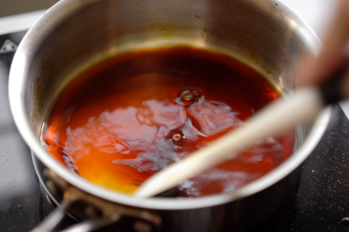 final color of the Vietnamese caramel sauce