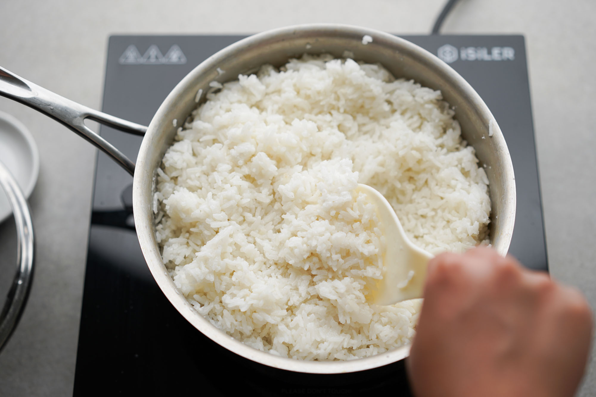 How To Cook Rice in a Rice Cooker - Hungry Huy