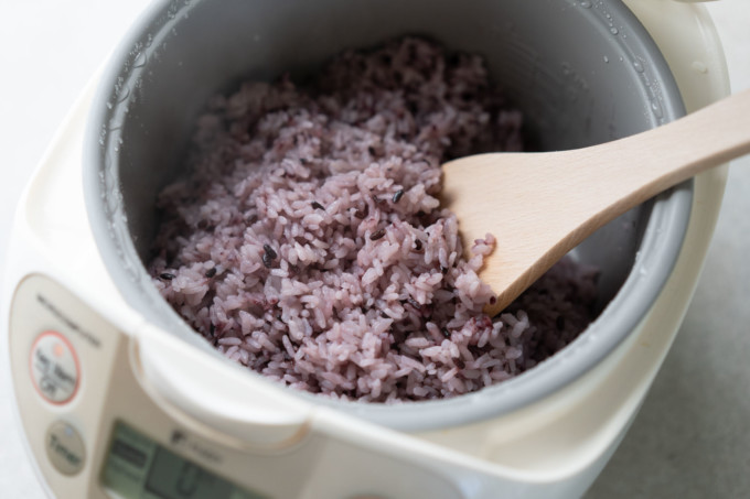 fluffed Korean purple rice