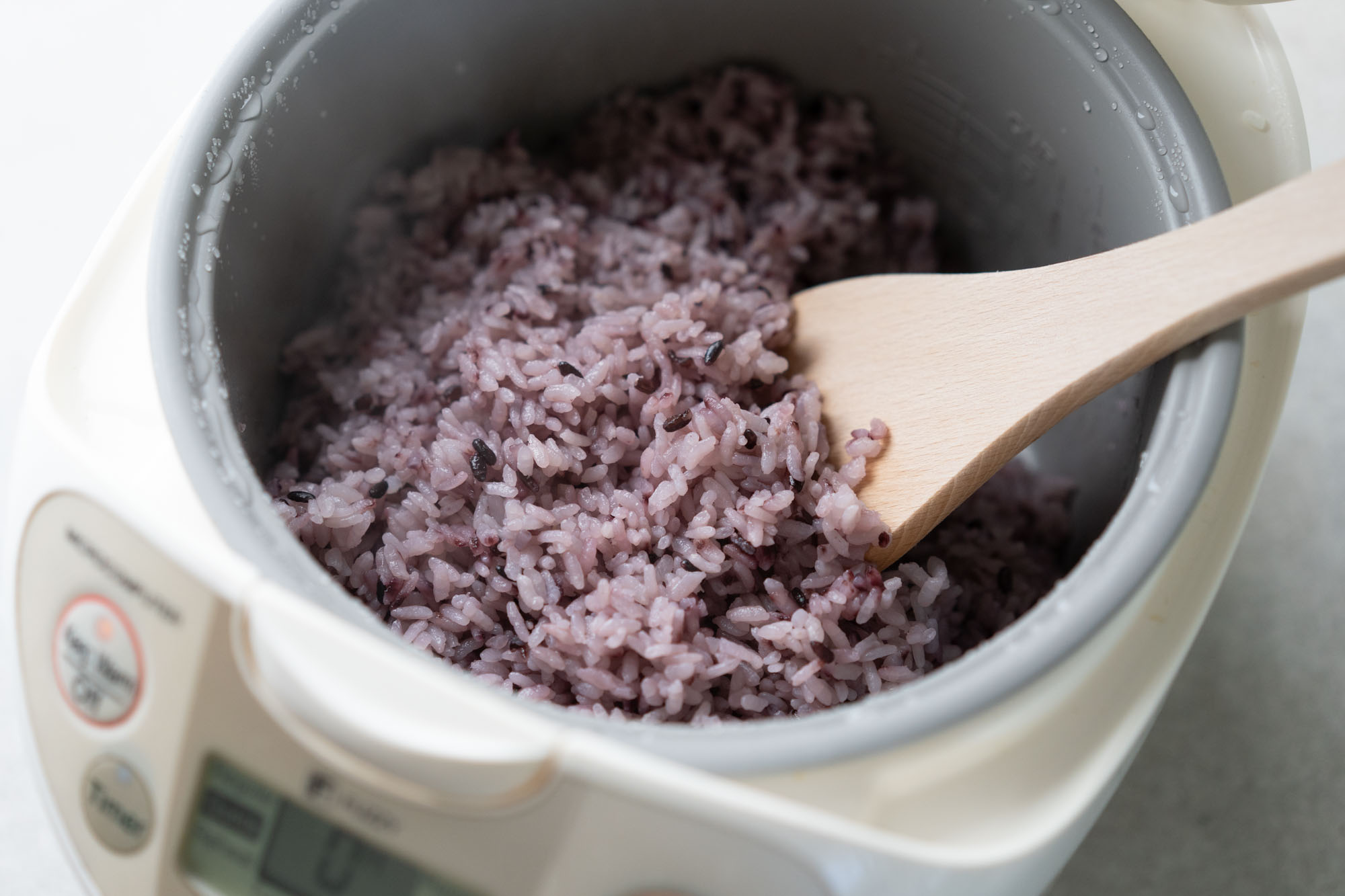 How To Cook Rice in a Rice Cooker - Hungry Huy