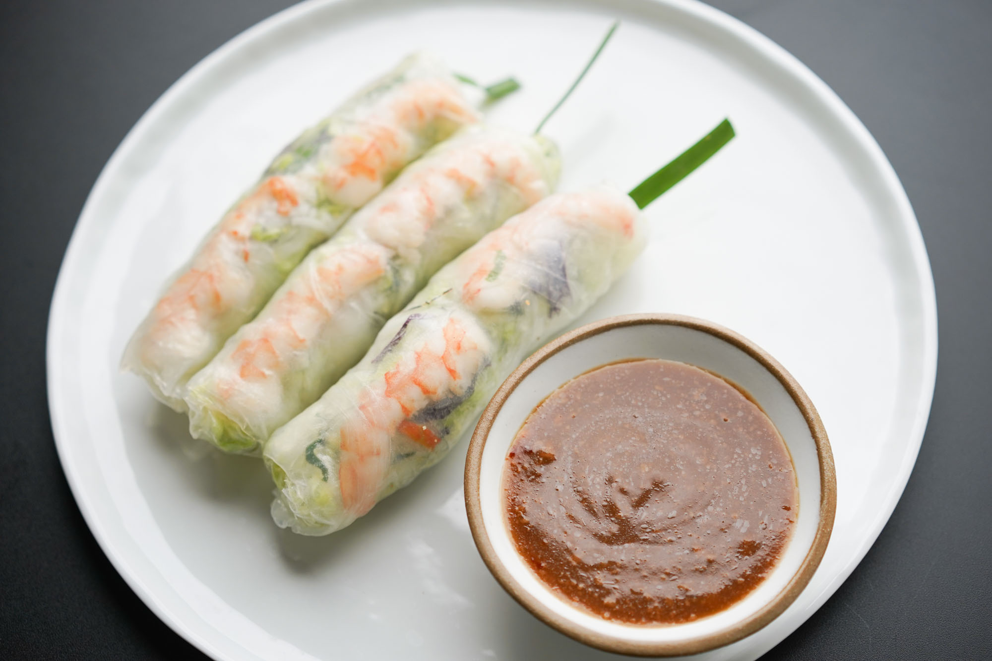 Spring Rolls vs. Egg Rolls What's The Difference? Hungry Huy