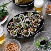 grilled clams with green onion, peanuts, oil