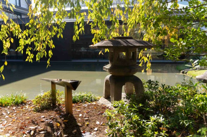 Hotel Mitsui, garden and pond