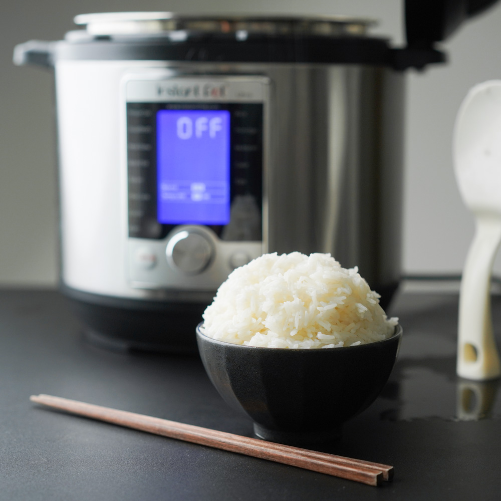 How To Cook Rice in a Rice Cooker - Hungry Huy