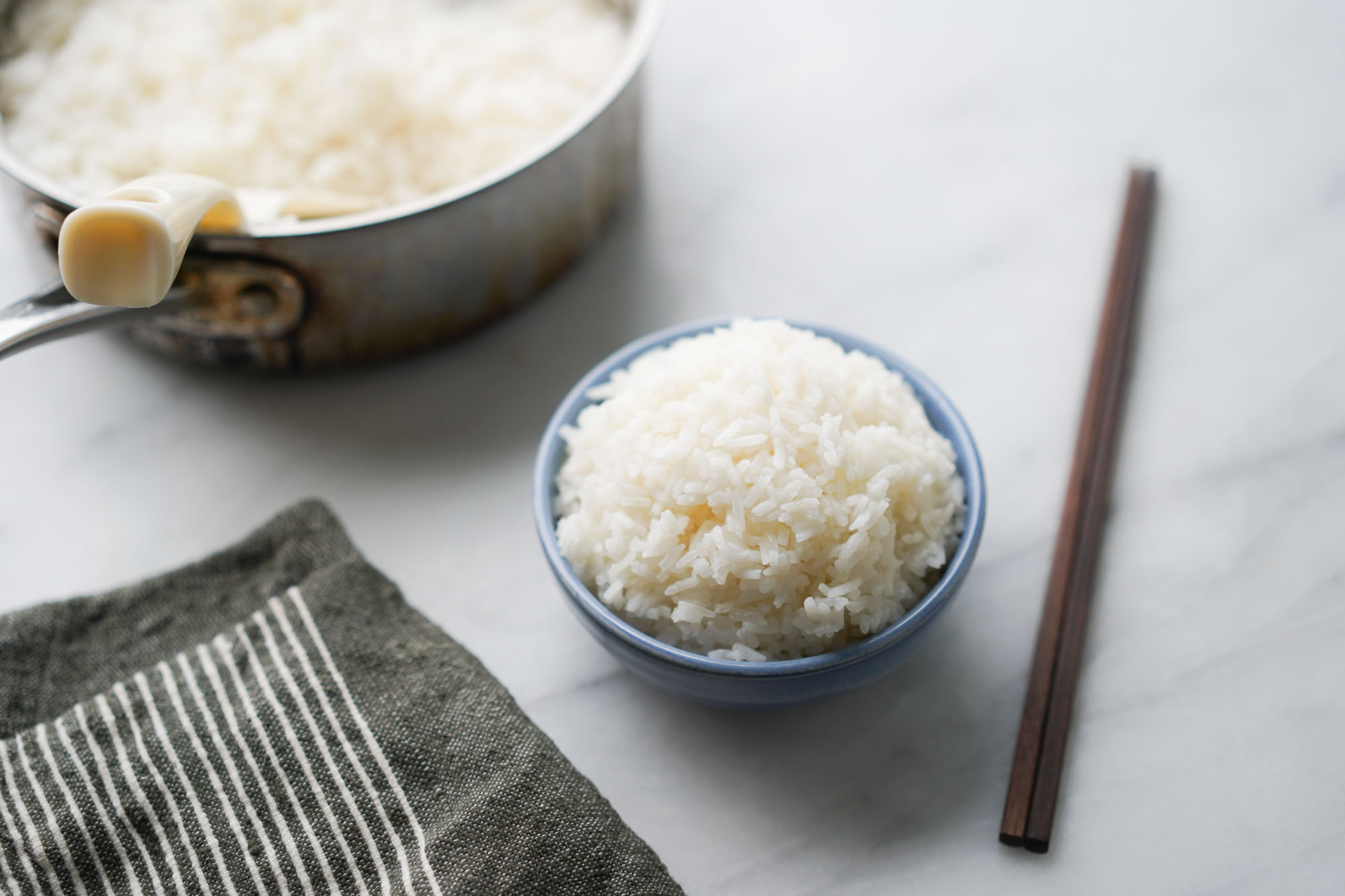 How To Cook Rice in a Rice Cooker - Hungry Huy