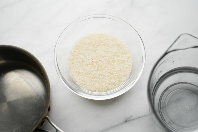 uncooked jasmine rice in bowl