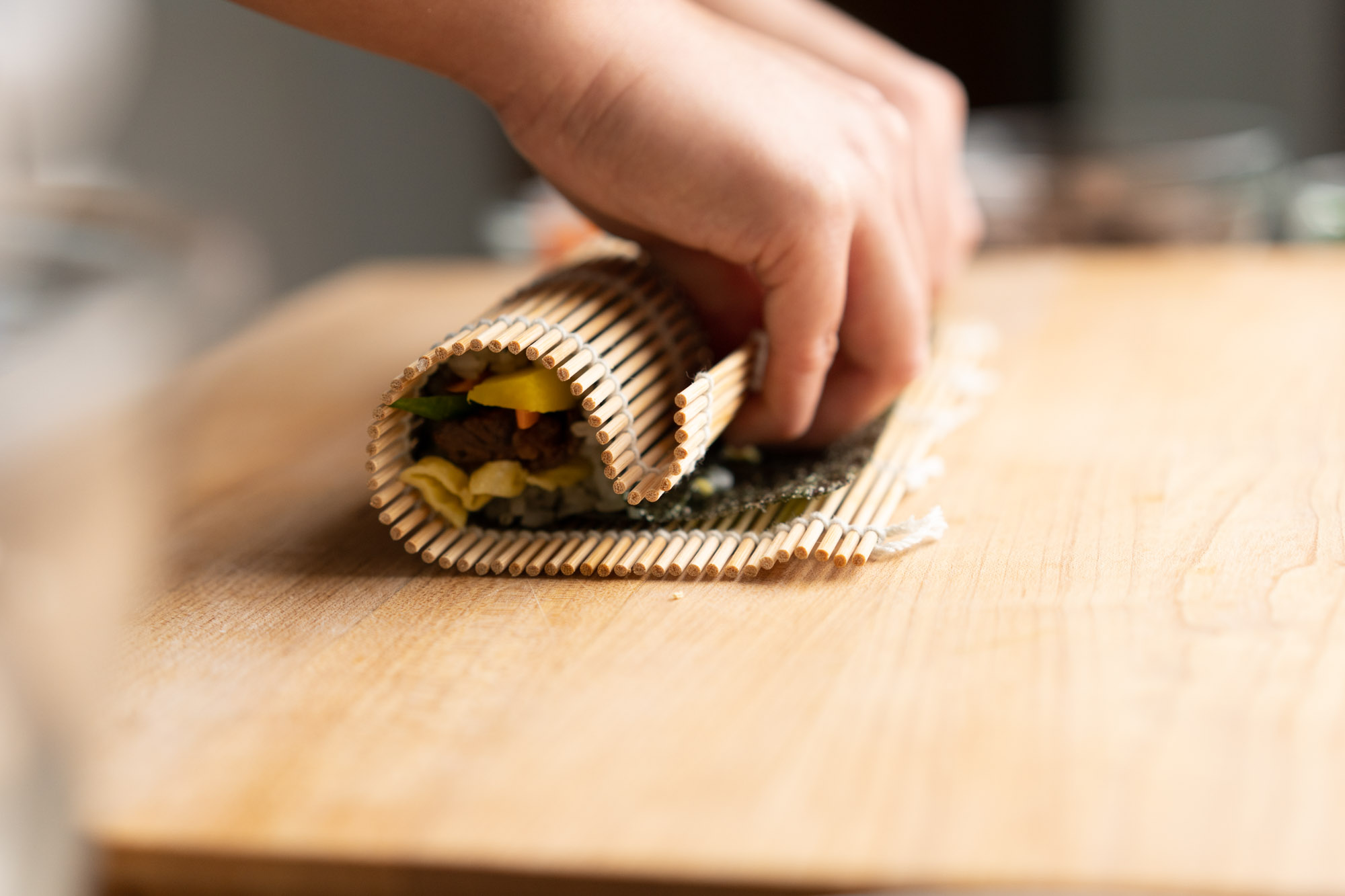 https://www.hungryhuy.com/wp-content/uploads/kimbap-rolling-step8.jpg