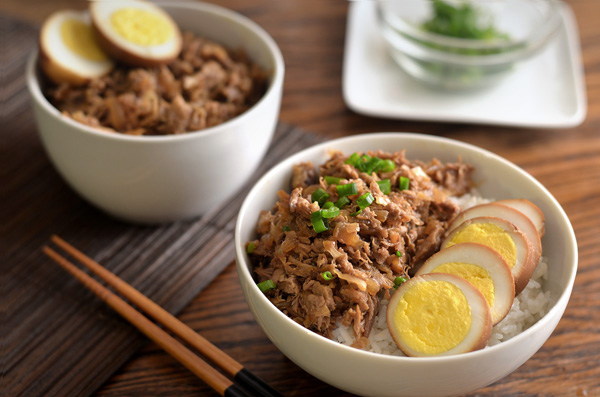 lu rou fan, Taiwanese braised pork with egg over rice