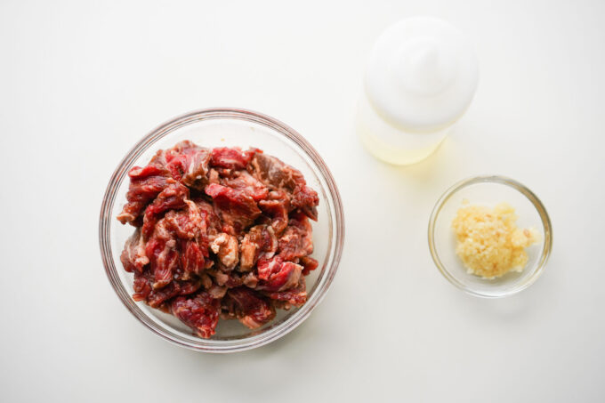 bowl of ribeye cap w garlic and oil