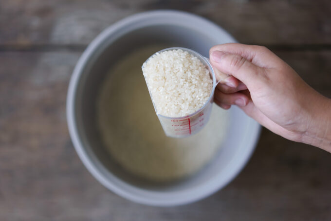 How To Cook Rice in a Rice Cooker - Hungry Huy