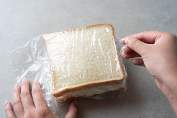plastic wrapping sandwiches