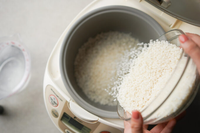 pouring sushi rice into pot