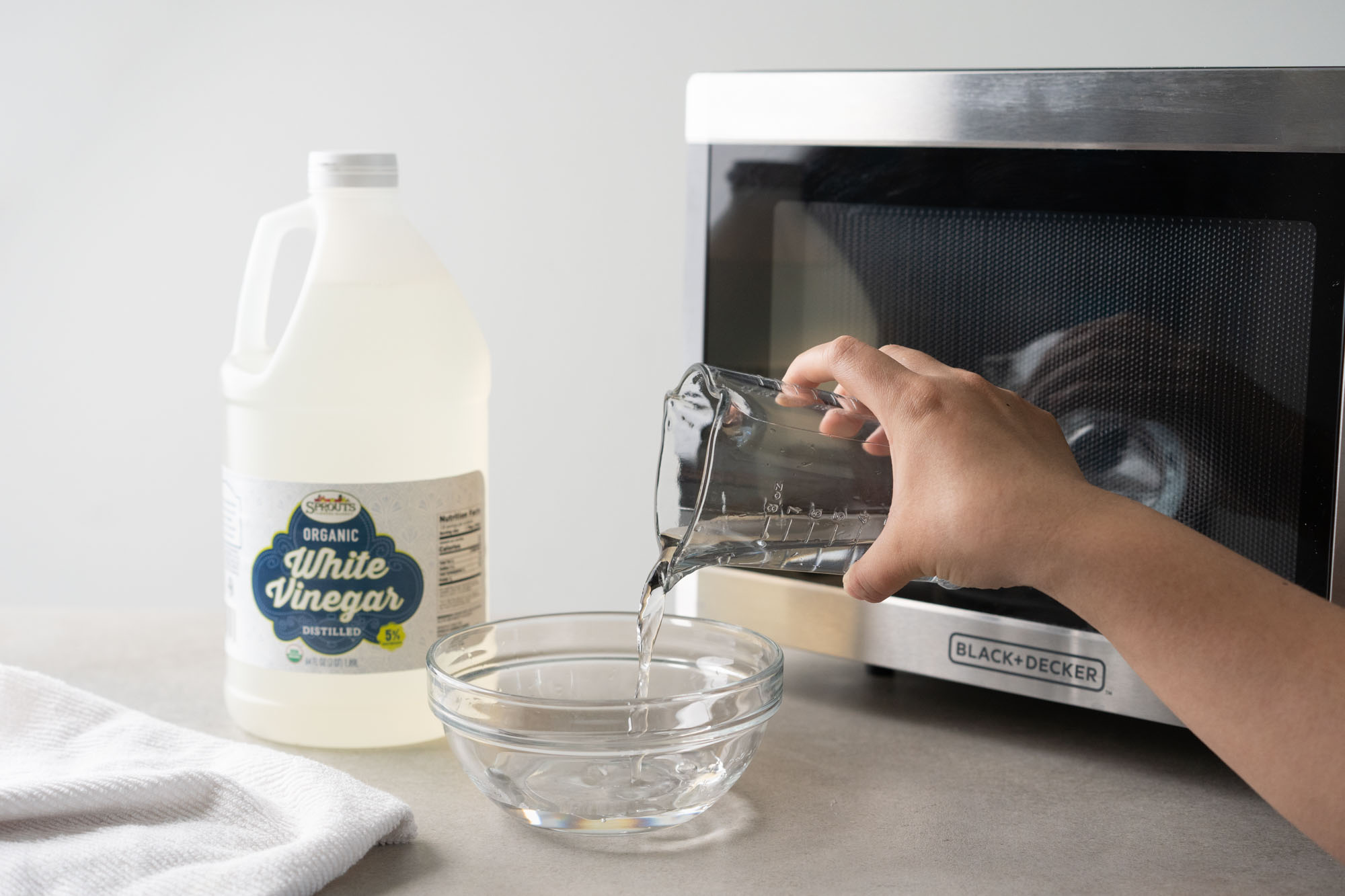 How to Clean a Microwave (3 Easy & Natural Methods) Hungry Huy