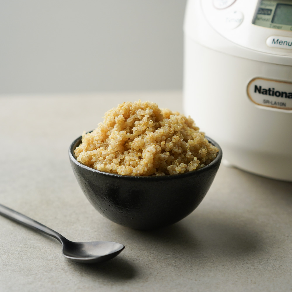 How to Make Quinoa in a Rice Cooker - Hungry Huy