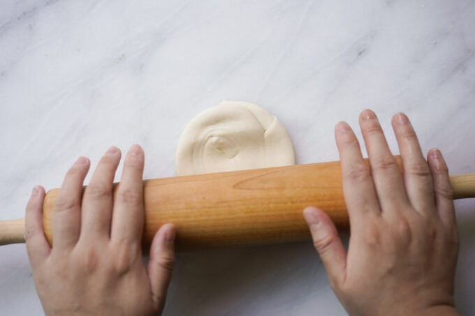 rolling the spiral dough