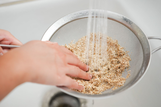 rinsing quinoa in the sink