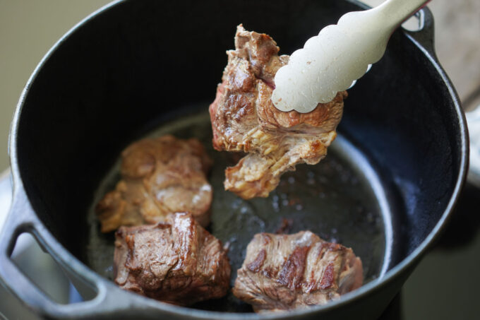 searing meat in cast iron