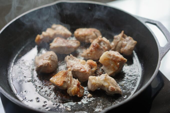 searing meat in cast iron