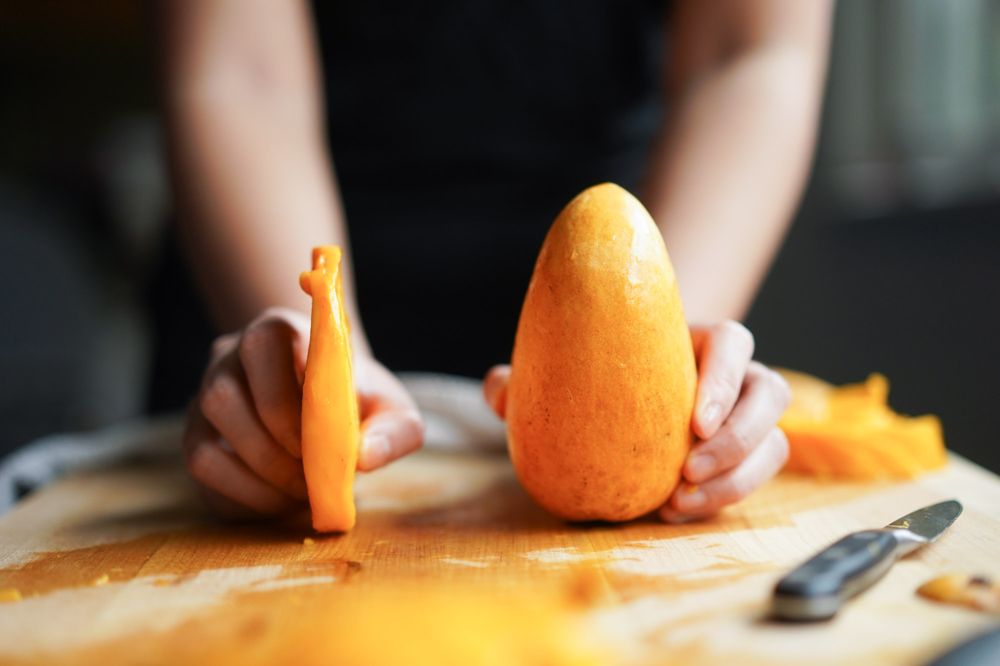 How to Cut a Mango (Step By Step) - Hungry Huy