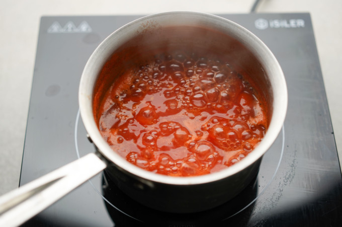 simmering tomato sauce