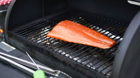 smoked salmon on the grill