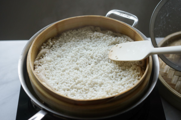 spreading sticky rice grains
